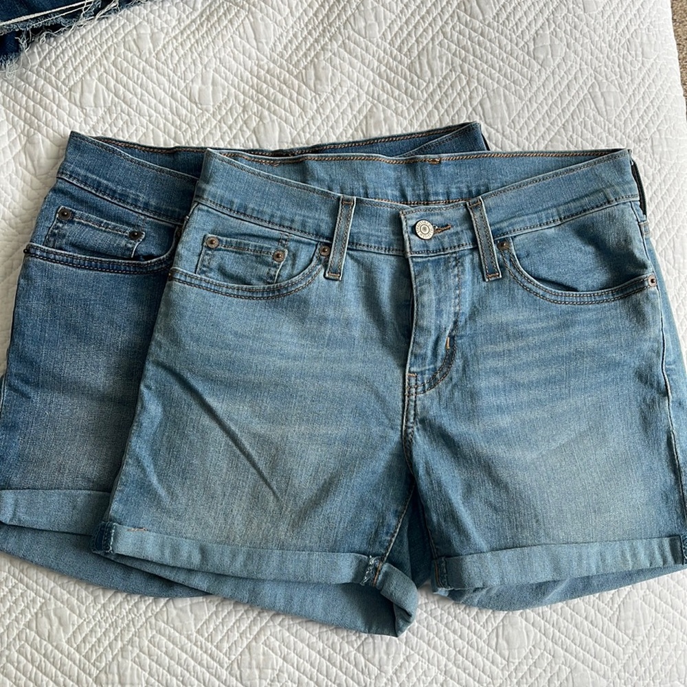 2-for-1 Levi's!
